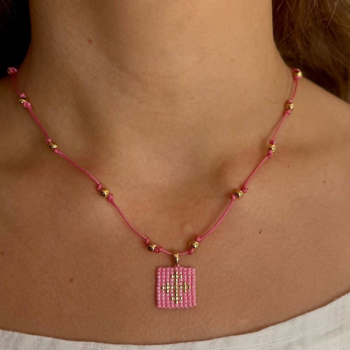 Collar Escapulario con hilo - Cuatro a Mano