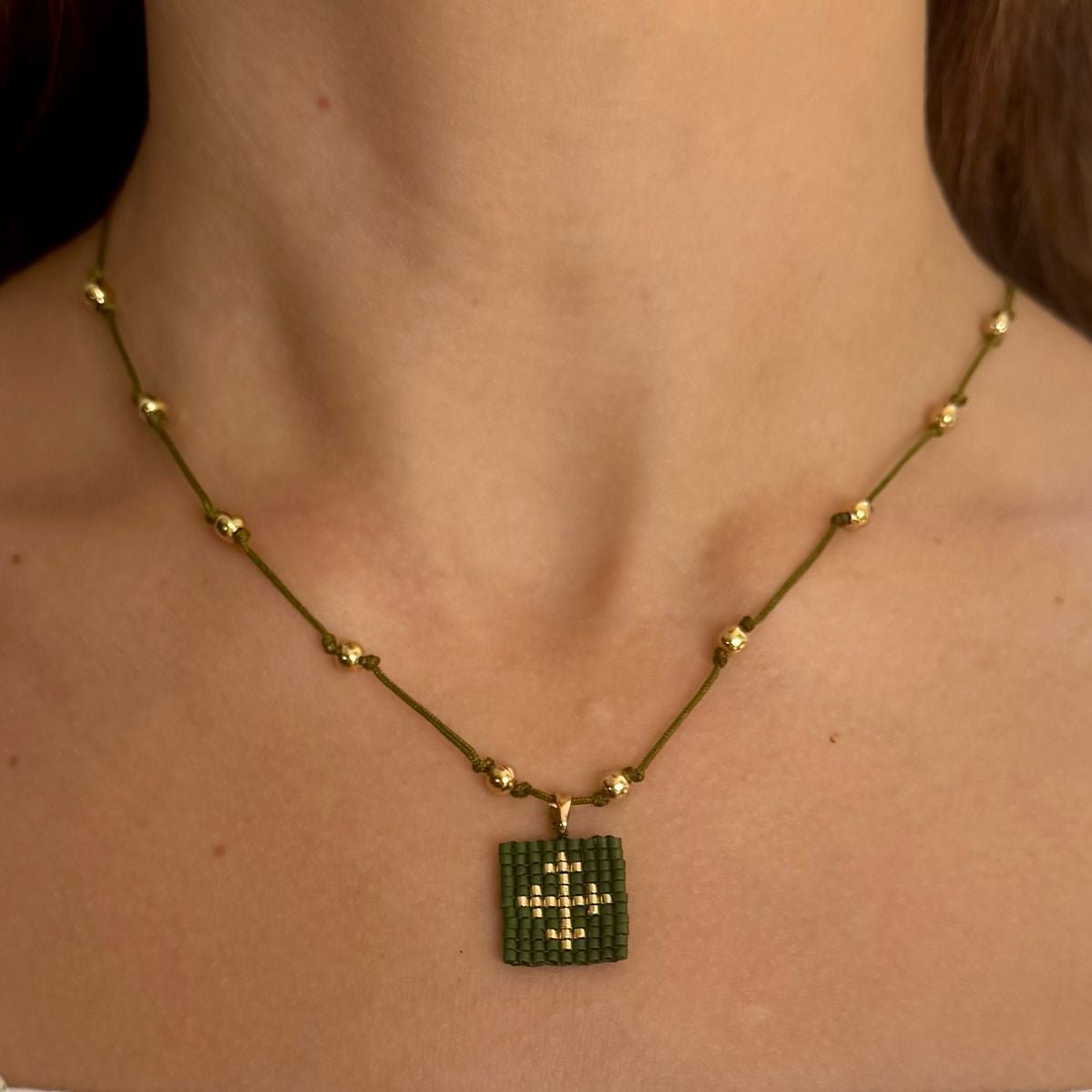 Collar Escapulario con hilo - Cuatro a Mano