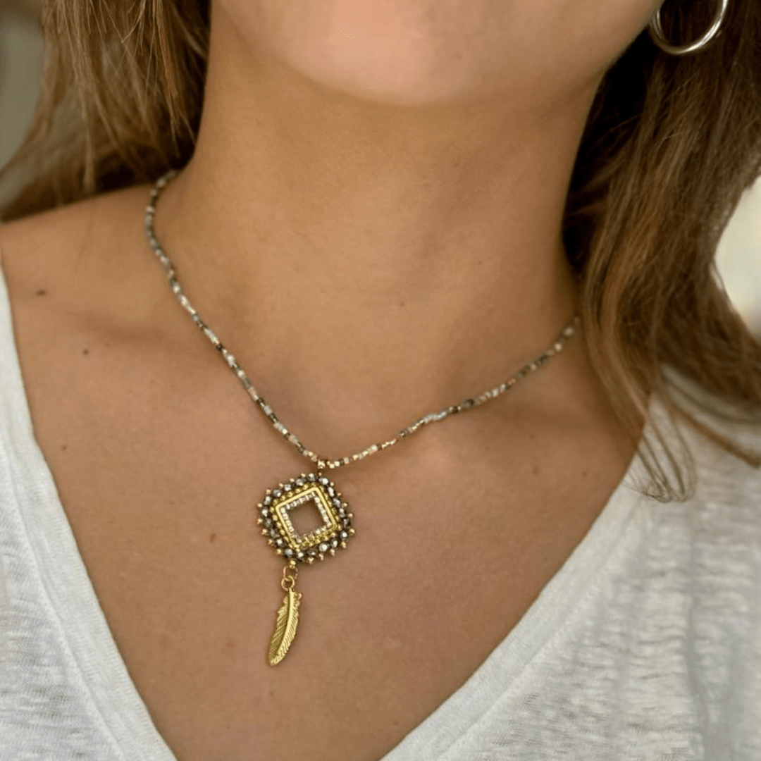 Collar Rombo Bordado - Cuatro a Mano