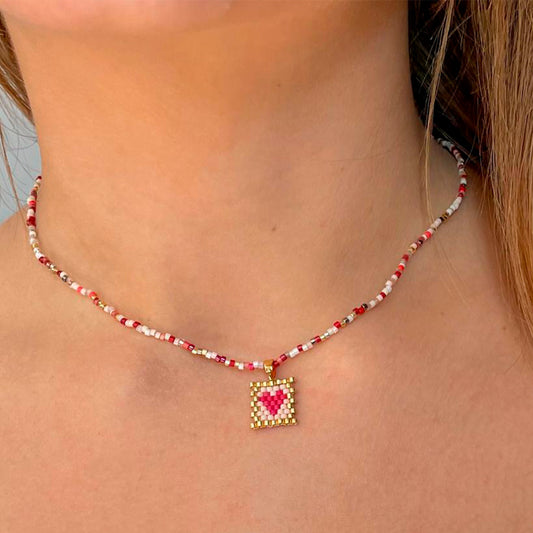 Collar Escapulario Corazón Monocrómatico