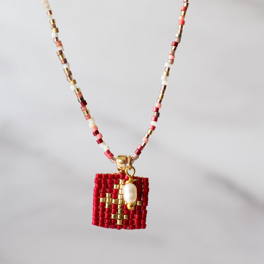 Collar Escapulario Monocromático Rojos