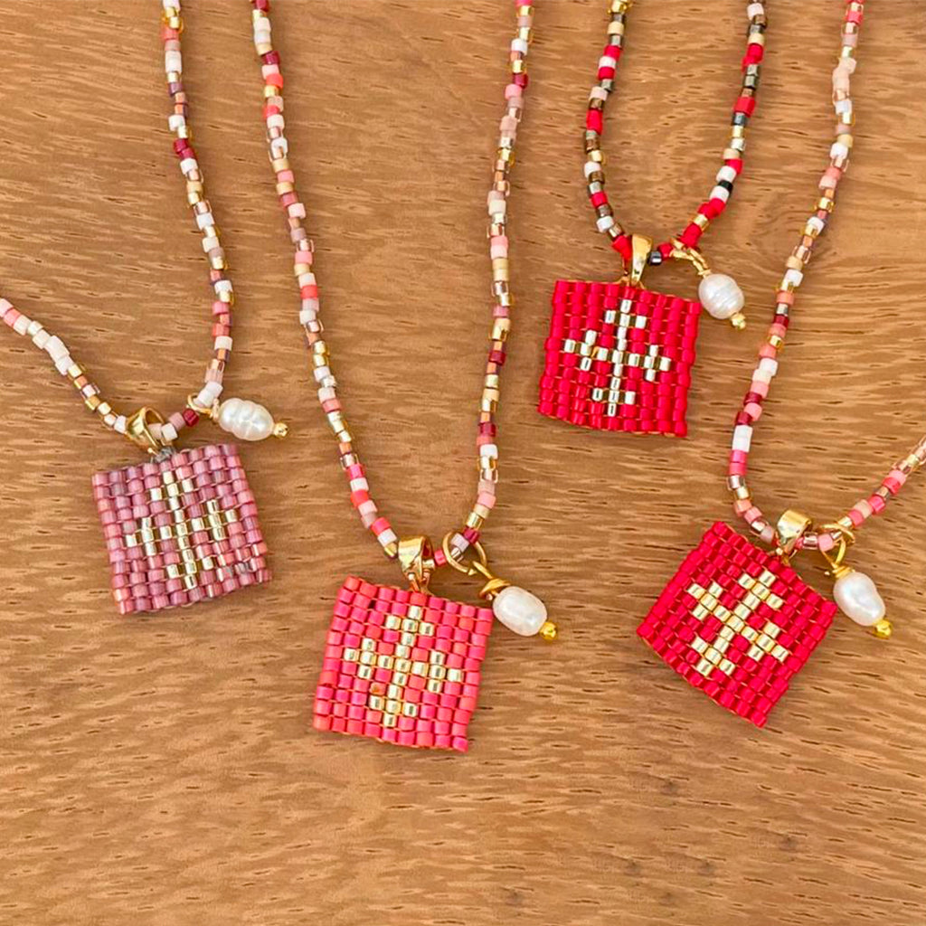 Collar Escapulario Monocromático Rojos
